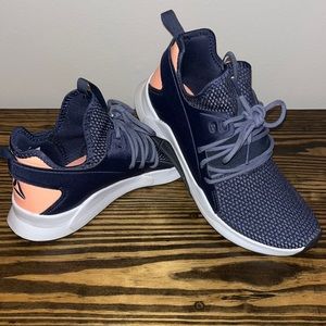 Women’s Reebok Tennis Shoes